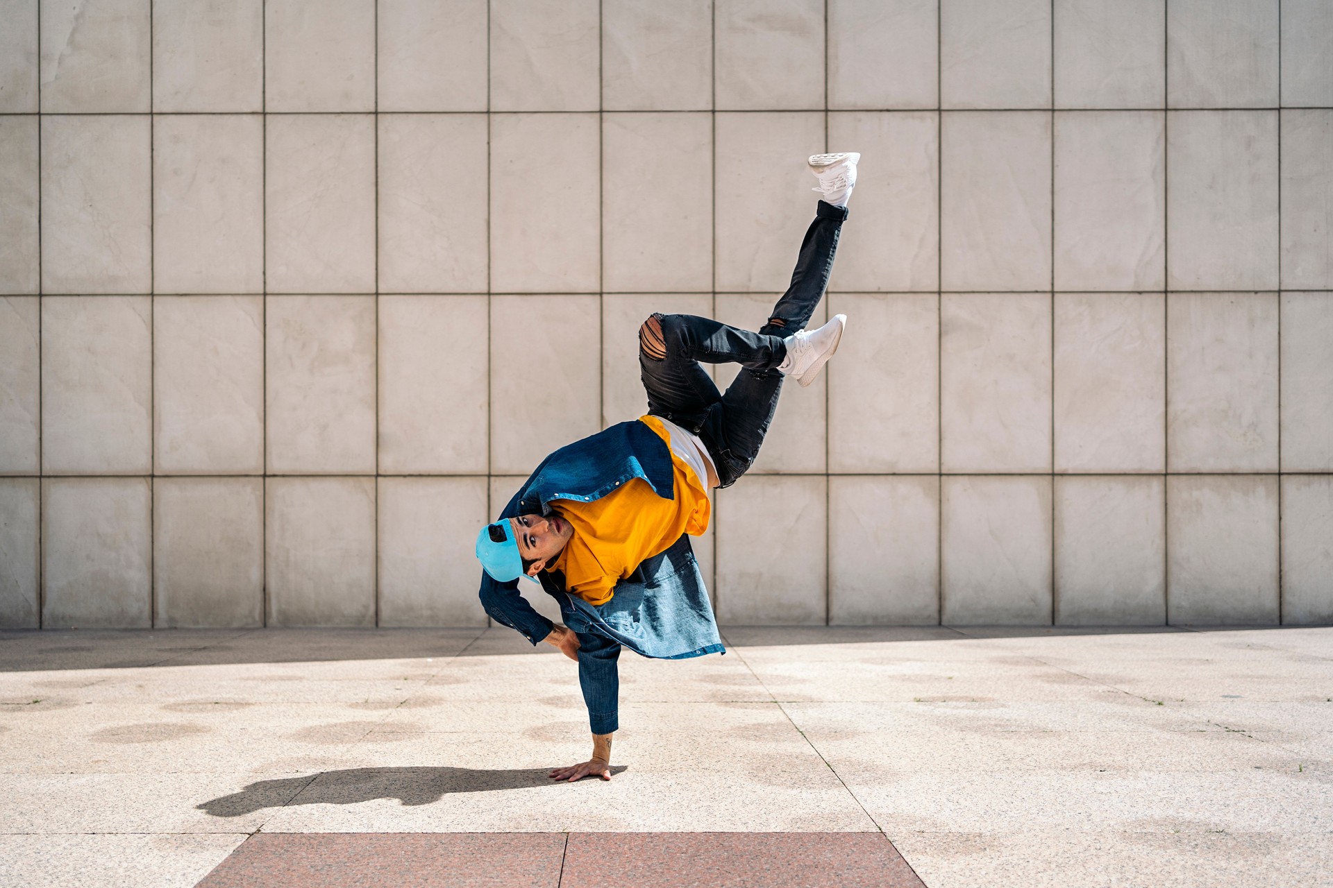 Bailarina de hip hop en la calle